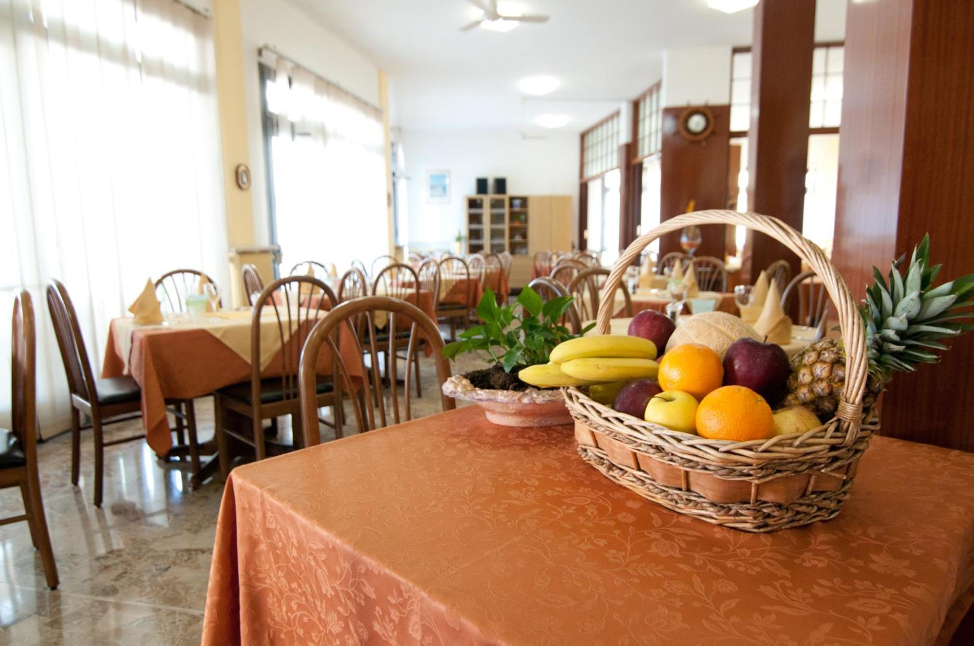 Hotel Milan Rosolina Mare Ngoại thất bức ảnh