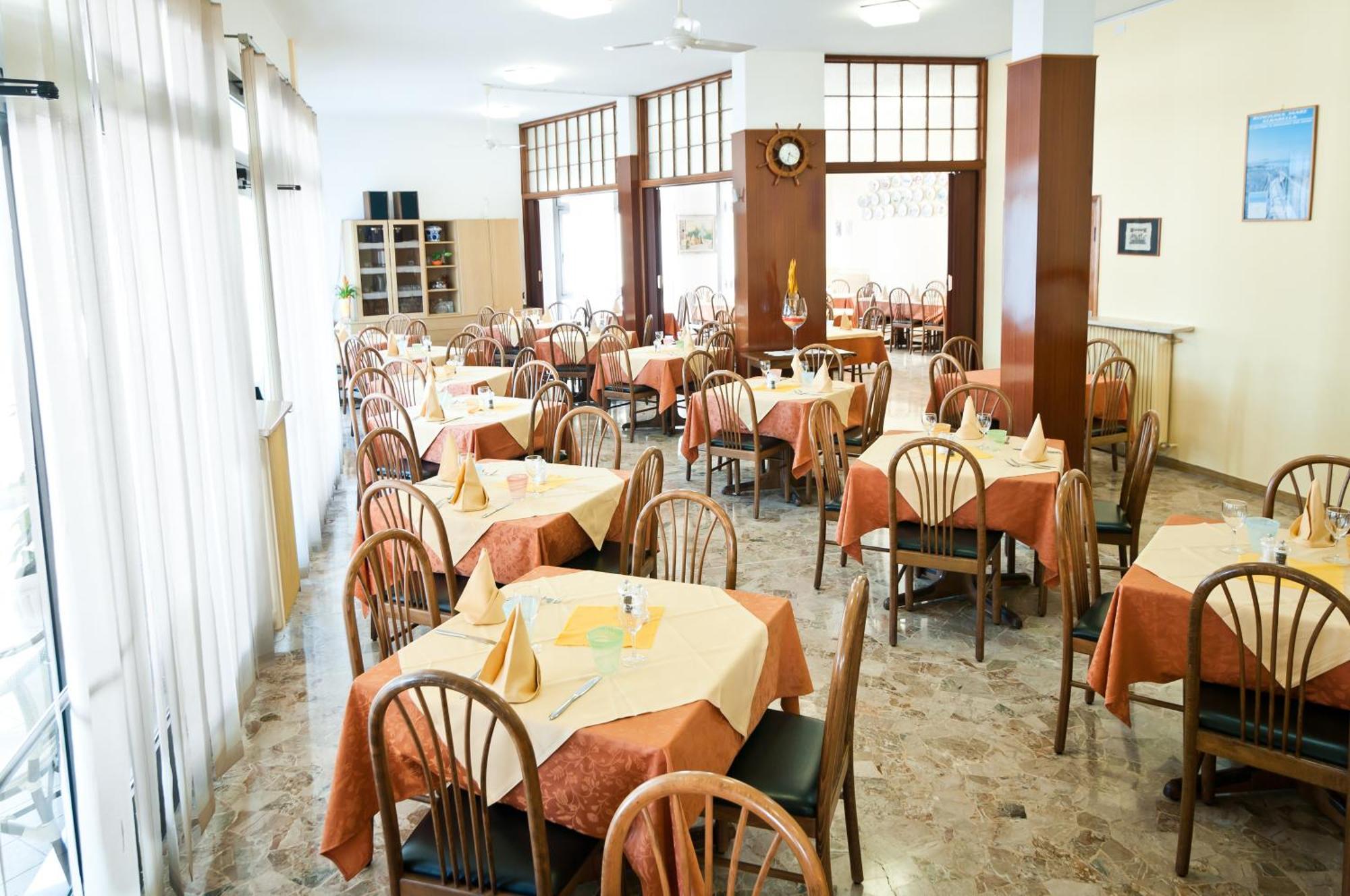 Hotel Milan Rosolina Mare Ngoại thất bức ảnh
